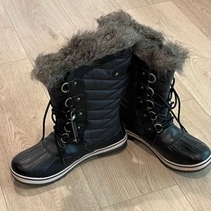 Sorel Black Quilted Winter Boots with Faux Fur